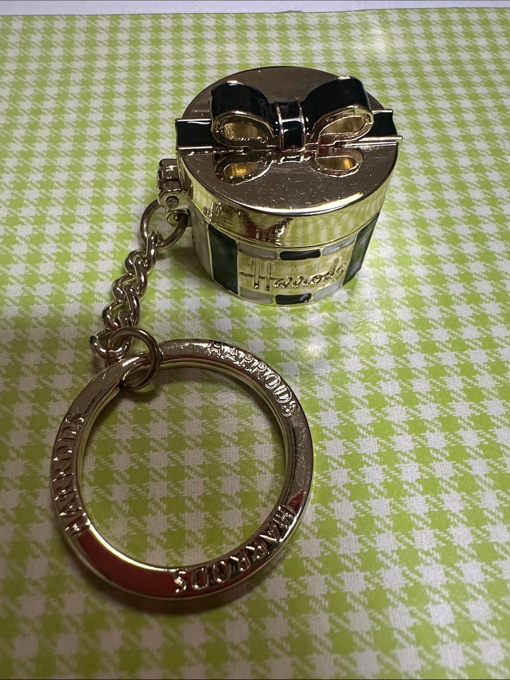 Harrods hat box key chain